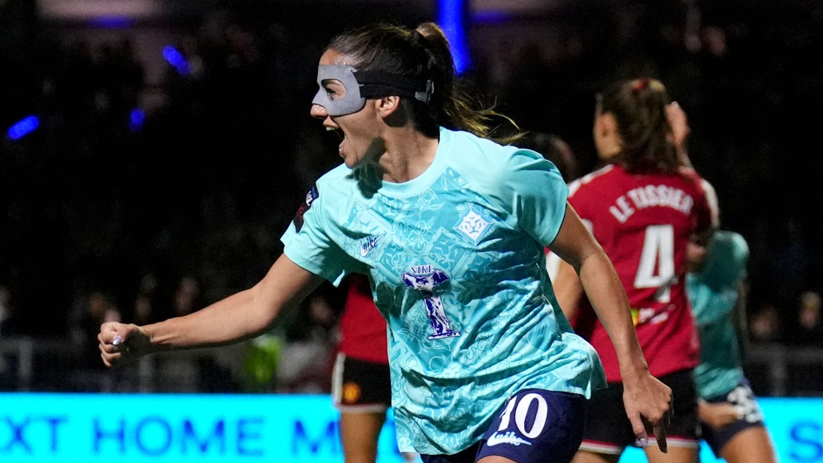伦敦城狮女队2-1击败曼联：亚历克西亚·普特拉斯首秀，米歇尔·康的球队完美开局